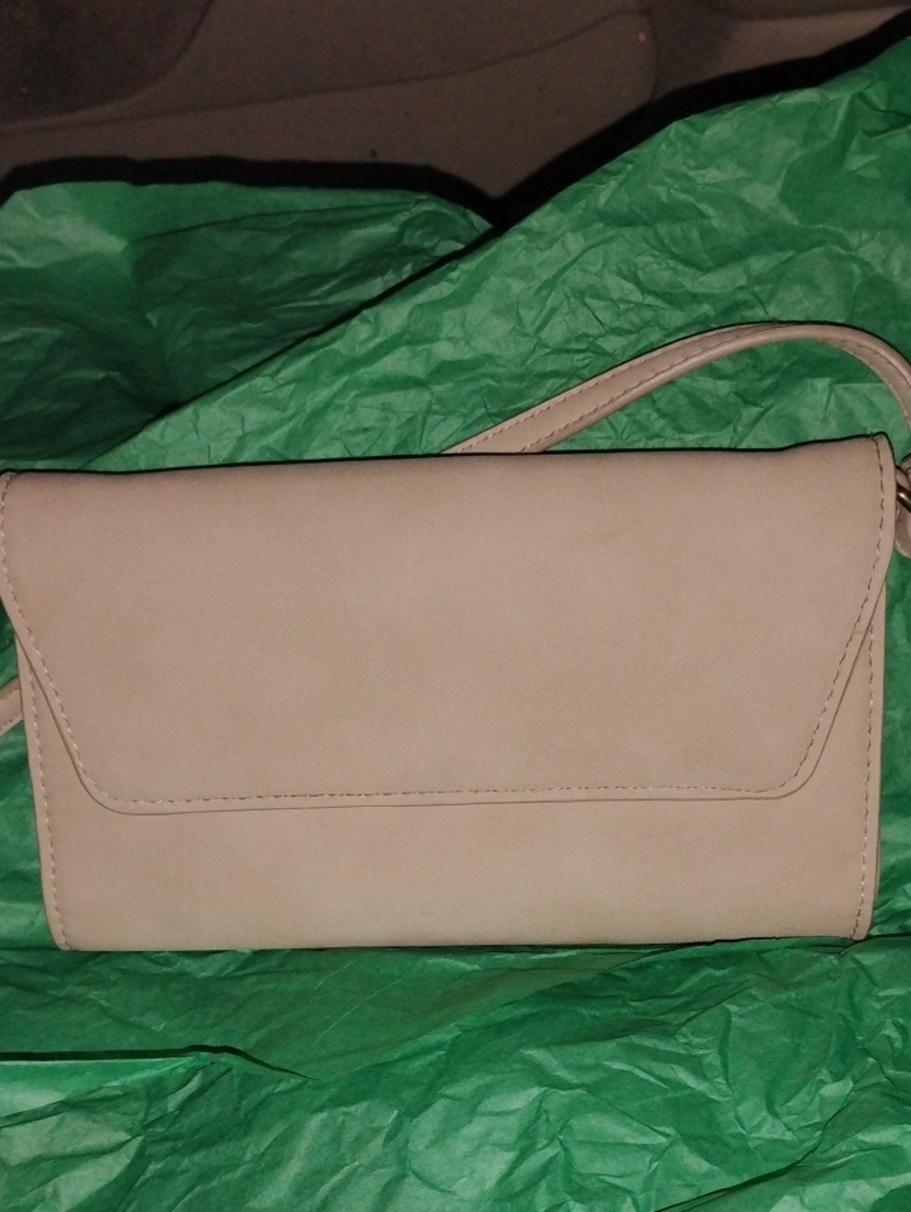 Universal Thread Cream Crossbody bag